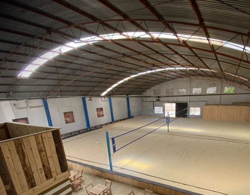 Quadras de areia cobertas da JF Arena Beach